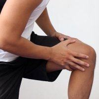 Как распознать бурсит коленного сустава, и какое лечение наиболее эффективно?