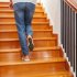 Как правильно подниматься по лестнице при коксартрозе: простые приёмы, которые экономят суставы и силы