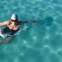 Плавание в открытом водоёме при артрозе: что важно знать перед заплывом