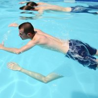 Лечебное плавание при остеохондрозе грудного отдела: вода как лекарство без лекарств